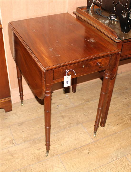 A small Regency mahogany Pembroke table, W.62cm. D.47cm (with flaps down)
